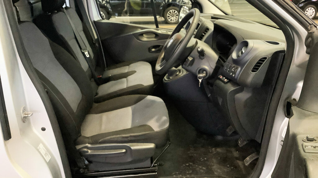 Vauxhall Vivaro Vauxhall Vivaro 2017 BK17ZXS Silver #2