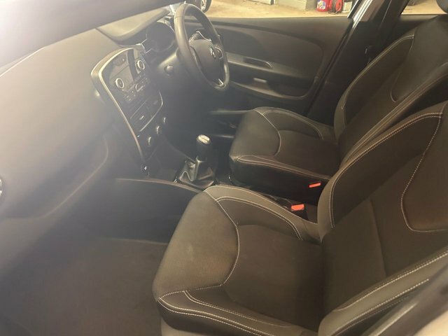 Renault Clio Dci Play Hatchback RX19HTU Silver #2