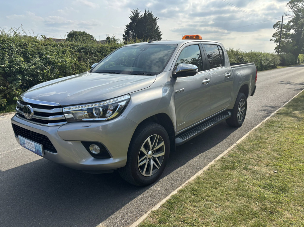 Toyota HILUX 2.4 D-4d Invincible 4Wd Euro 6 Ss Tss  #4