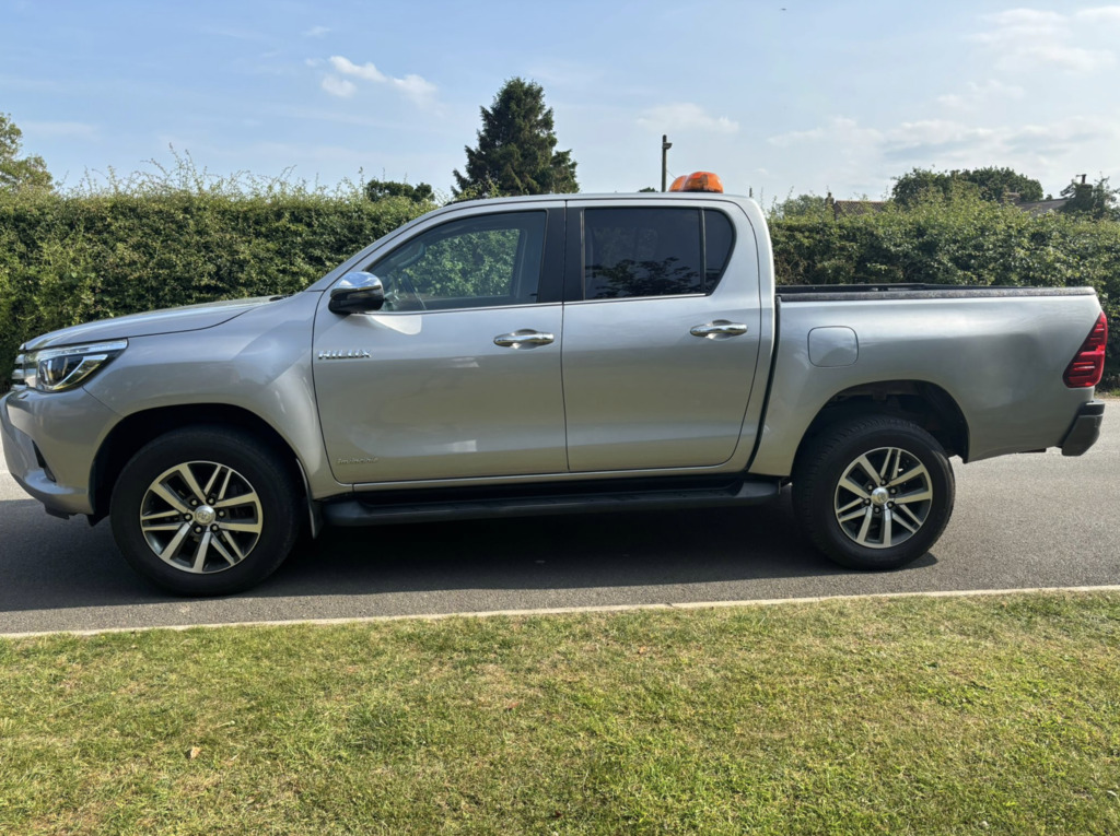 Toyota HILUX 2.4 D-4d Invincible 4Wd Euro 6 Ss Tss  #3