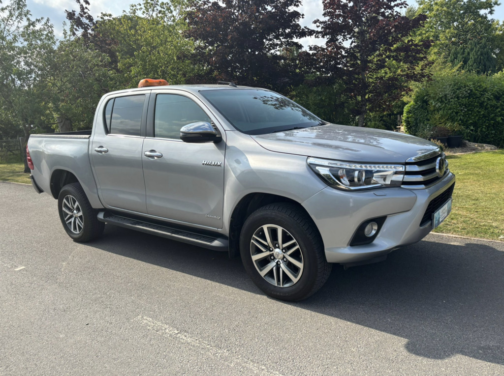 Toyota HILUX 2.4 D-4d Invincible 4Wd Euro 6 Ss Tss  #2