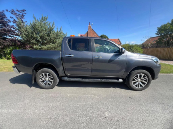 Toyota HILUX 2.4 D-4d Invincible 4Wd 52,546 Mil #2
