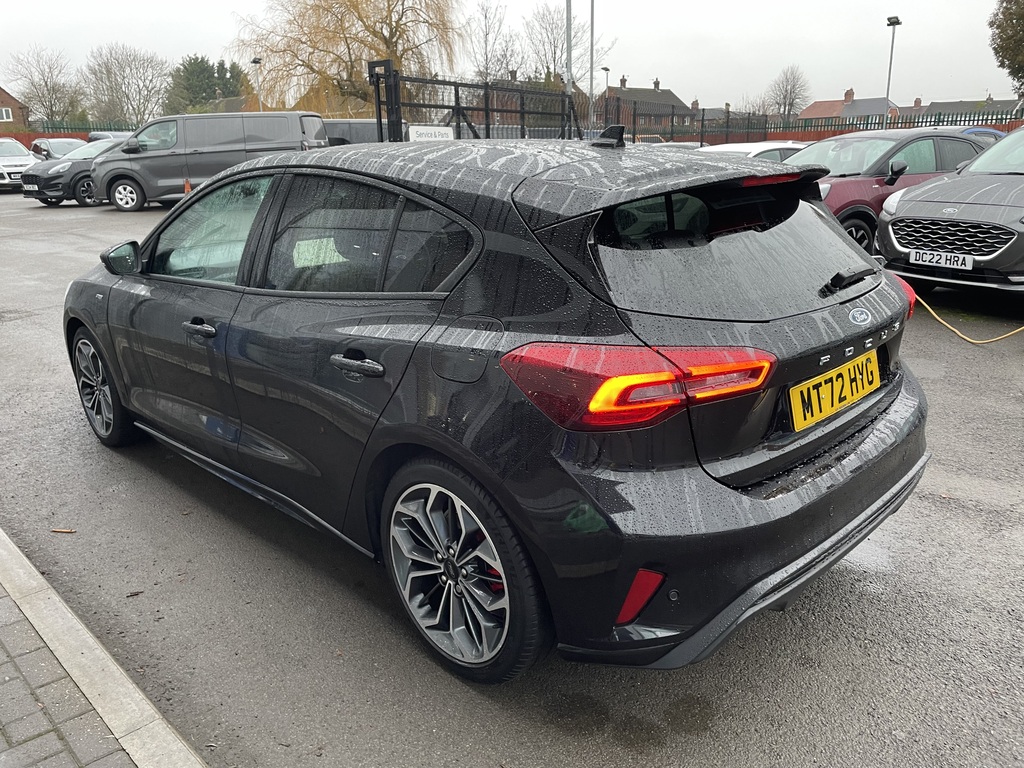 Ford Focus 1.5 Ecoblue St-line Vignale Black #4