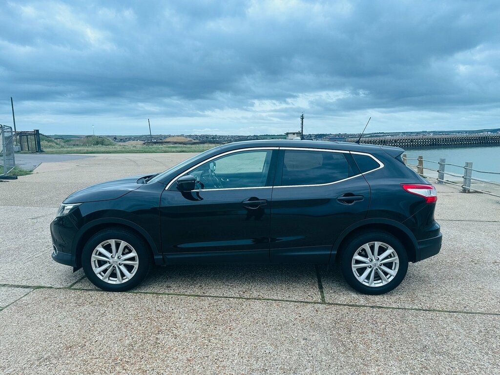 Nissan Qashqai 1.5 Dci Acenta Premium Suv 2Wd E BN64PTO Black #3