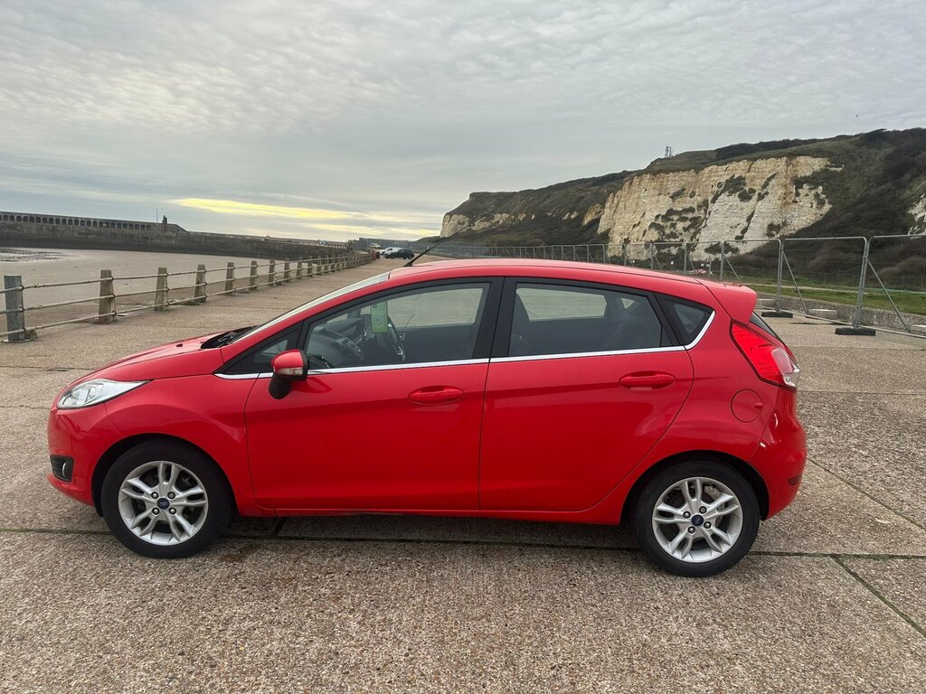 Ford Fiesta 1.25 Zetec Hatchback Euro 5 82 YD64UUH Red #3