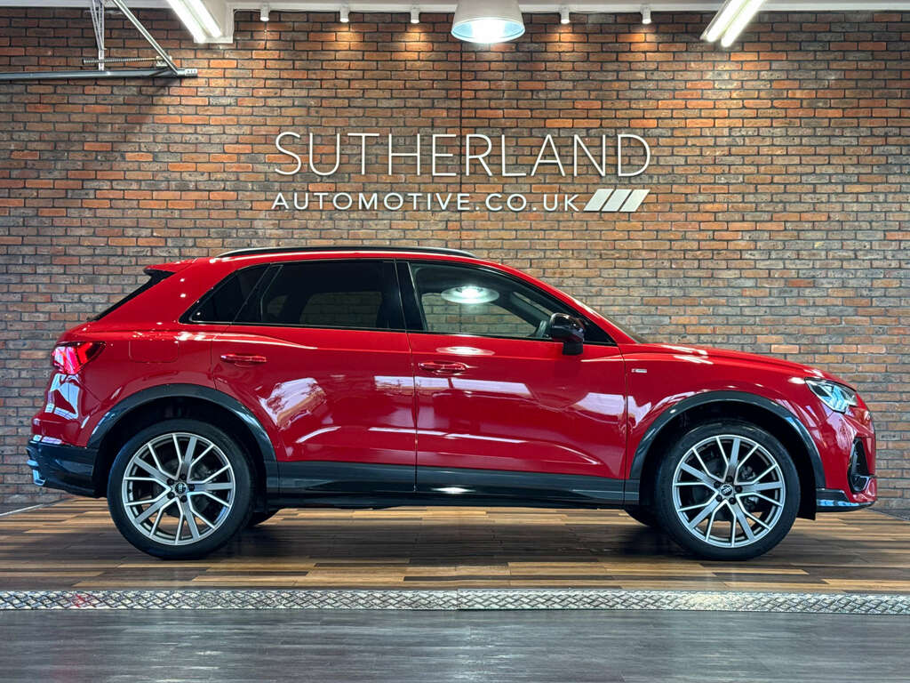 Audi Q3 1.5 Q3 Black Edition 35 Tfsi Mhev Red #3