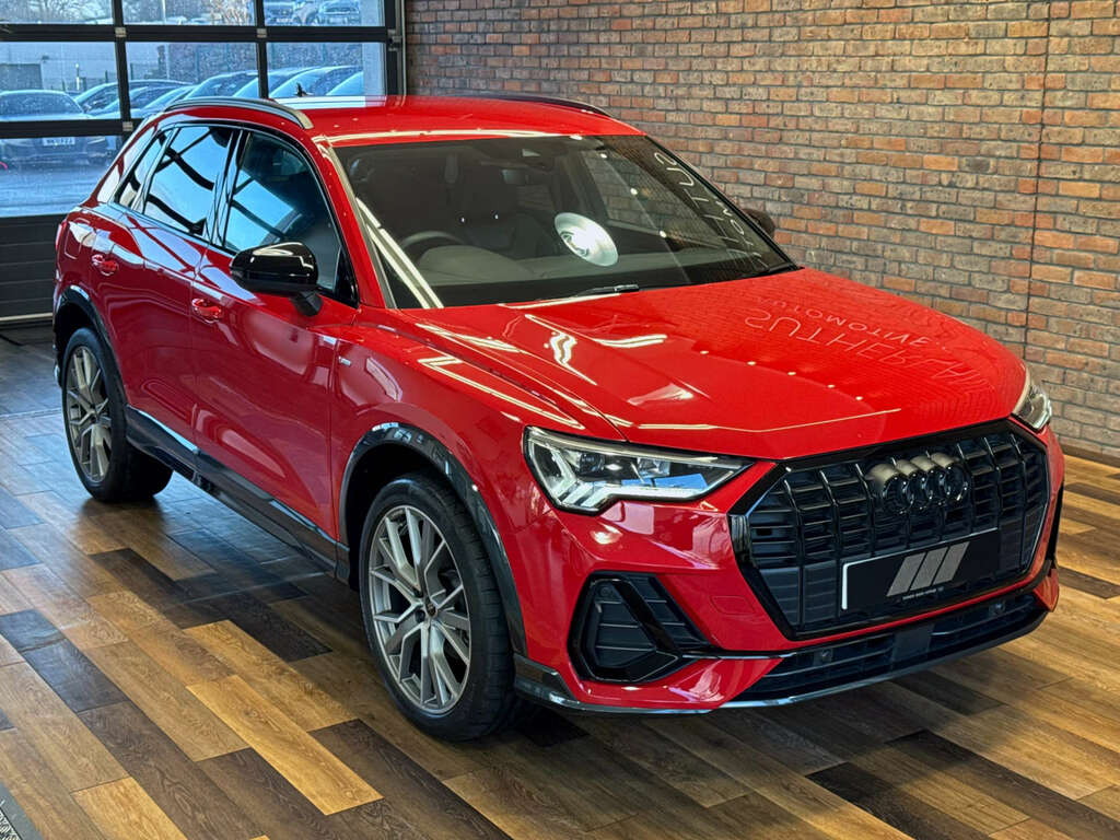 Audi Q3 1.5 Q3 Black Edition 35 Tfsi Mhev Red #5