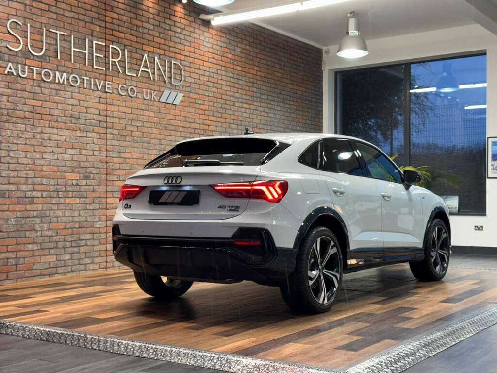 Audi Q3 2.0 Q3 Black Edition 40 Tfsi Quattro Sa 4Wd White #3