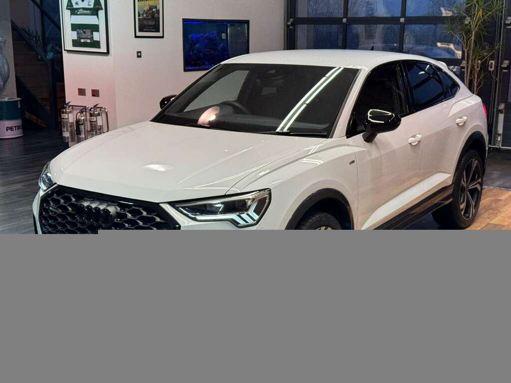 Audi Q3 2.0 Q3 Black Edition 40 Tfsi Quattro Sa 4Wd White #4