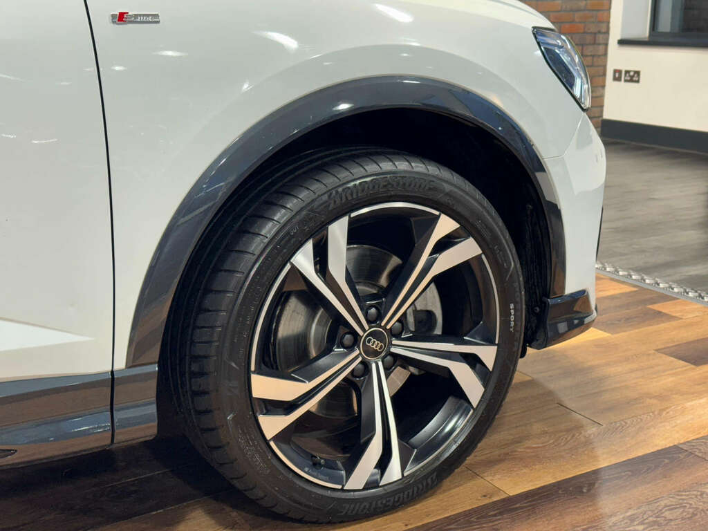 Audi Q3 2.0 Q3 Black Edition 40 Tfsi Quattro Sa 4Wd White #5