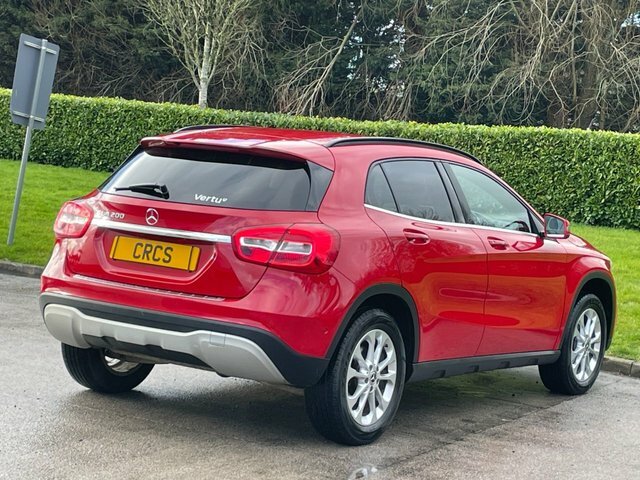 Mercedes-Benz GLA Class 1.6 Gla200 Se Executive Suv Eu Red #4