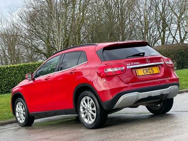 Mercedes-Benz GLA Class 1.6 Gla200 Se Executive Suv Eu Red #3