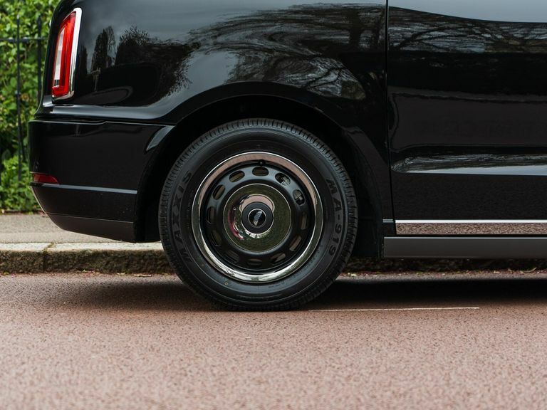 LEVC TX Sutton Vip Taxi Black #6