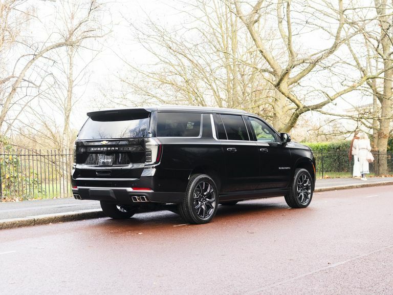 Chevrolet Suburban High Country 4Wd Black #4