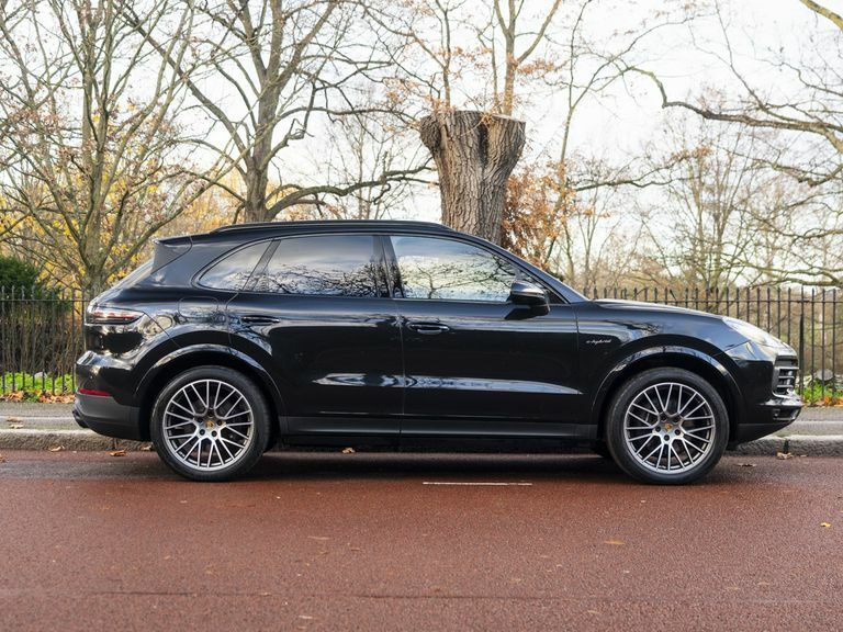 Porsche Cayenne 3.0 V6 E-hybrid 17.9Kwh Platinum Edition Tiptronic Black #3