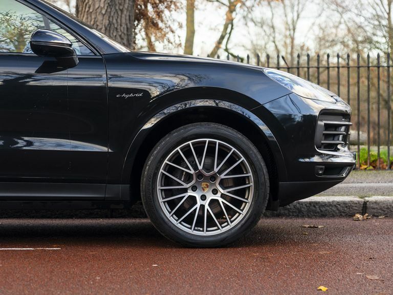 Porsche Cayenne 3.0 V6 E-hybrid 17.9Kwh Platinum Edition Tiptronic Black #6