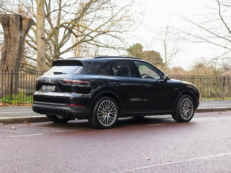 Porsche Cayenne 3.0 V6 E-hybrid 17.9Kwh Platinum Edition Tiptronic Black #4
