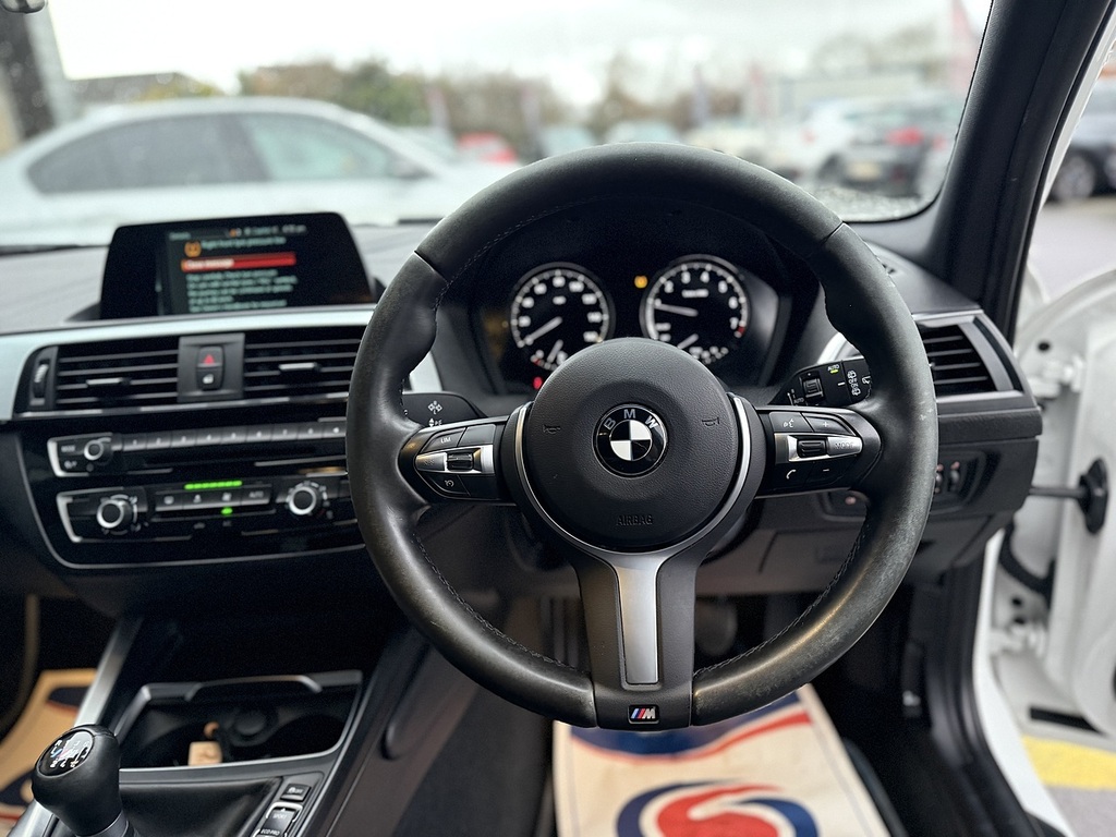 BMW 1 Series 1.5 118I M Sport Shadow Edition Hatchback Petr YD68LHX White #4