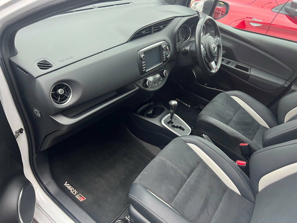 Toyota Yaris 1.5 Vvt-h Gr Sport E-cvt Euro 6 Ss White #2