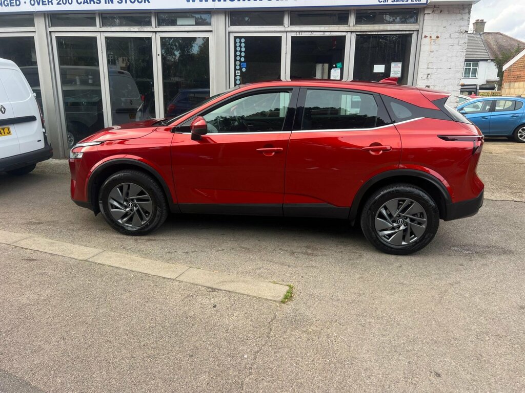 Nissan Qashqai 1.3 Dig-t Mhev Acenta Premium Euro 6 Ss GV73WFD Red #4