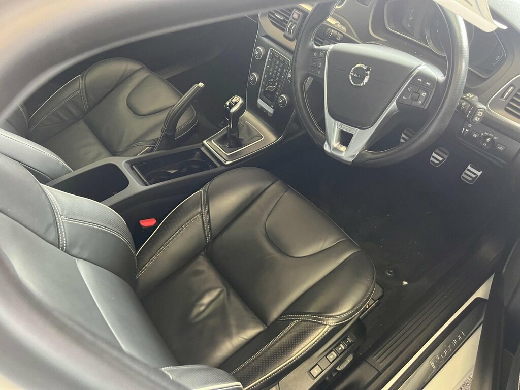 Volvo V40 2.0 T3 R-design Edition Euro 6 Ss White #2