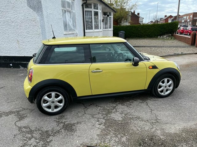 Mini Hatch One 1.6 One 98 Bhp FX10ZTP Yellow #5