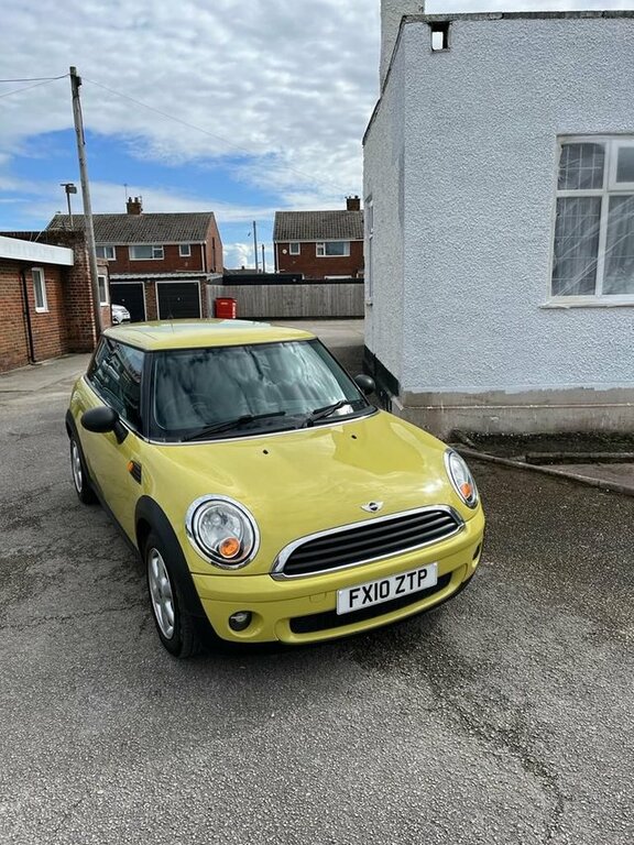 Mini Hatch One 1.6 One 98 Bhp FX10ZTP Yellow #2