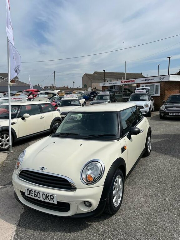 Mini Hatch First 1.6 First 75 Bhp White