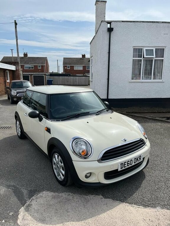 Mini Hatch First 1.6 First 75 Bhp DE60OKR White #2