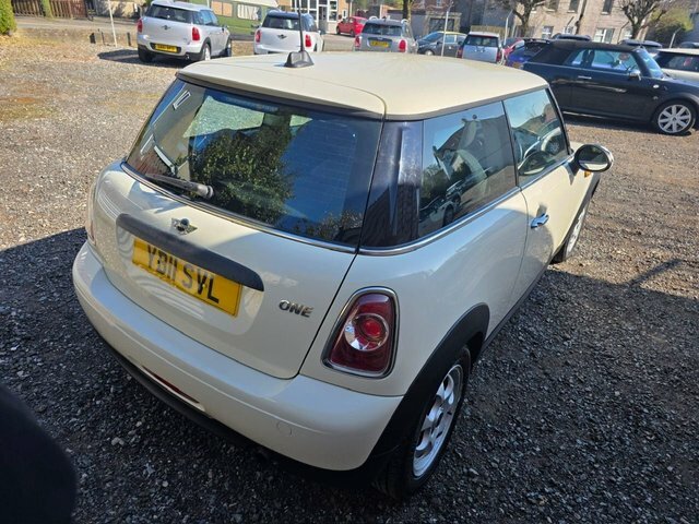 Mini Hatch 1.6 One Hatchback Euro 5 98 Ps YB11SVL White #4