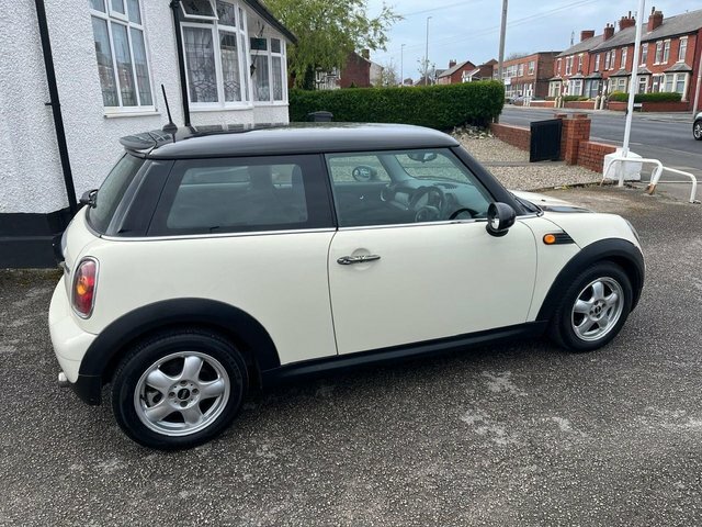Mini Hatch 1.6 Cooper Hatchback Euro 5 122 MA10XAY White #6