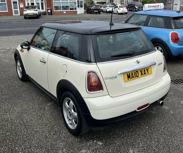 Mini Hatch 1.6 Cooper Hatchback Euro 5 122 MA10XAY White #3