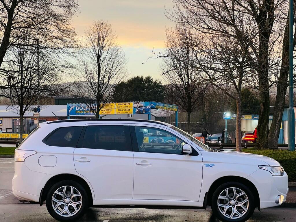 Mitsubishi Outlander 2.0H 12Kwh Gx3h Cvt 4Wd Euro 5 Ss SP64XOY White #4