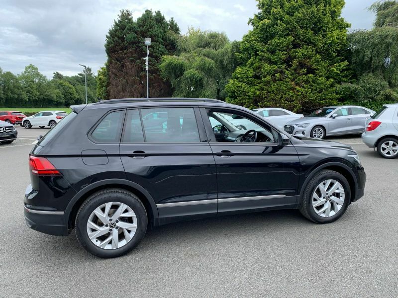 Volkswagen Tiguan Life 2.0Tdi S RXZ5208 Black #6