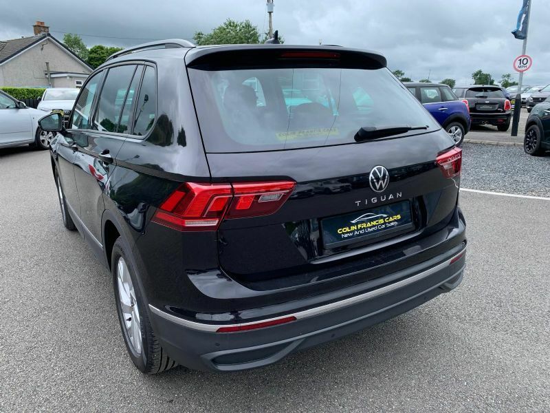 Volkswagen Tiguan Life 2.0Tdi S RXZ5208 Black #4