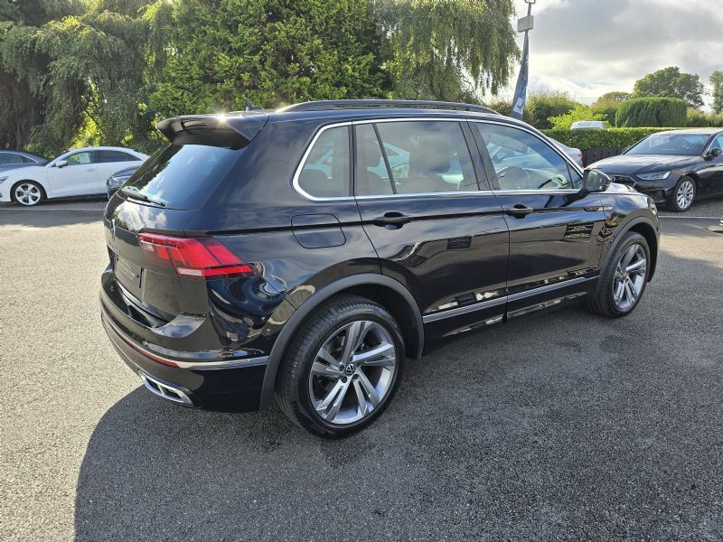 Volkswagen Tiguan R VXZ1609 Black #5