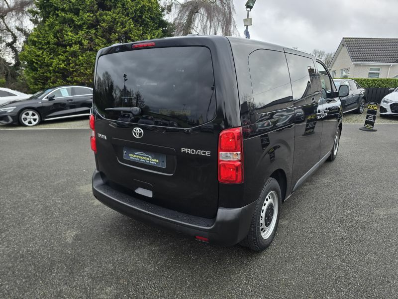 Toyota Proace Verso Combi Medium L1 1.5 D RF69AZJ Black #4
