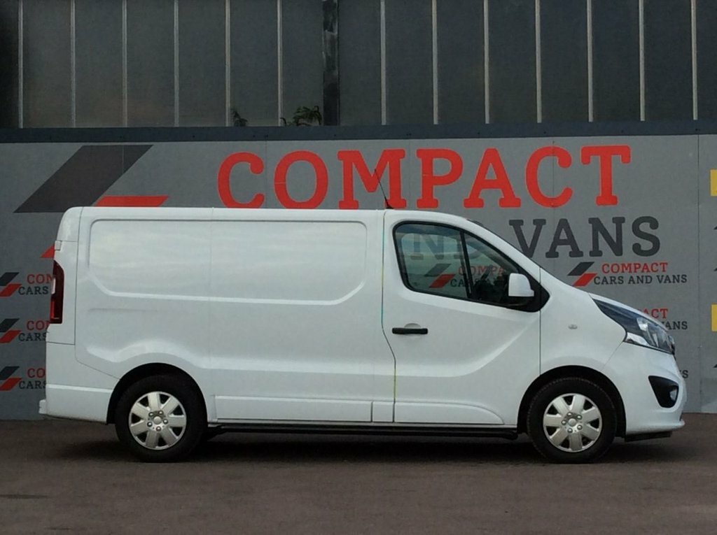 Vauxhall Vivaro Mpv DX67VRG White #5