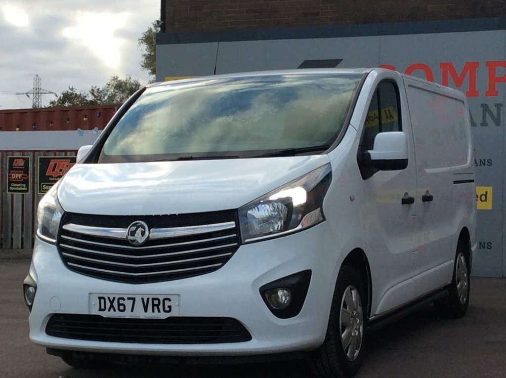 Vauxhall Vivaro Mpv DX67VRG White #4