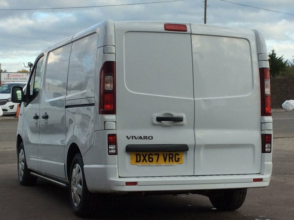 Vauxhall Vivaro Mpv DX67VRG White #6