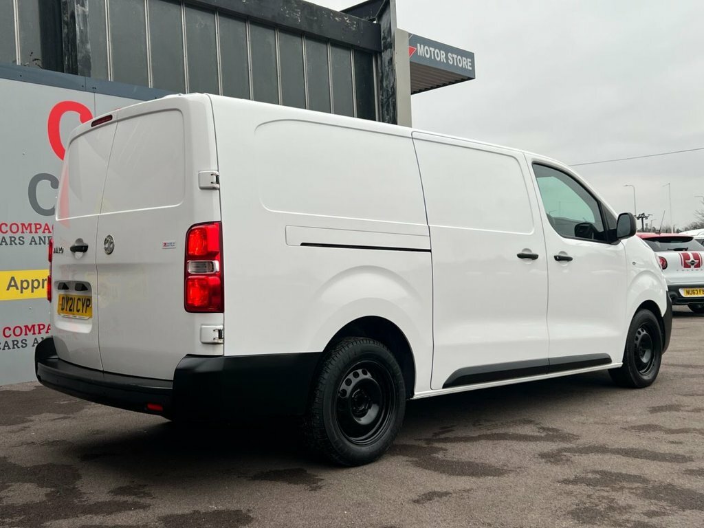 Vauxhall Vivaro 1.5L Dynamic 6Dr DY21CYP White #5