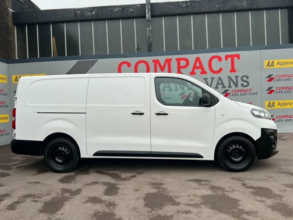 Vauxhall Vivaro 1.5L Dynamic 6Dr DY21CYP White #4