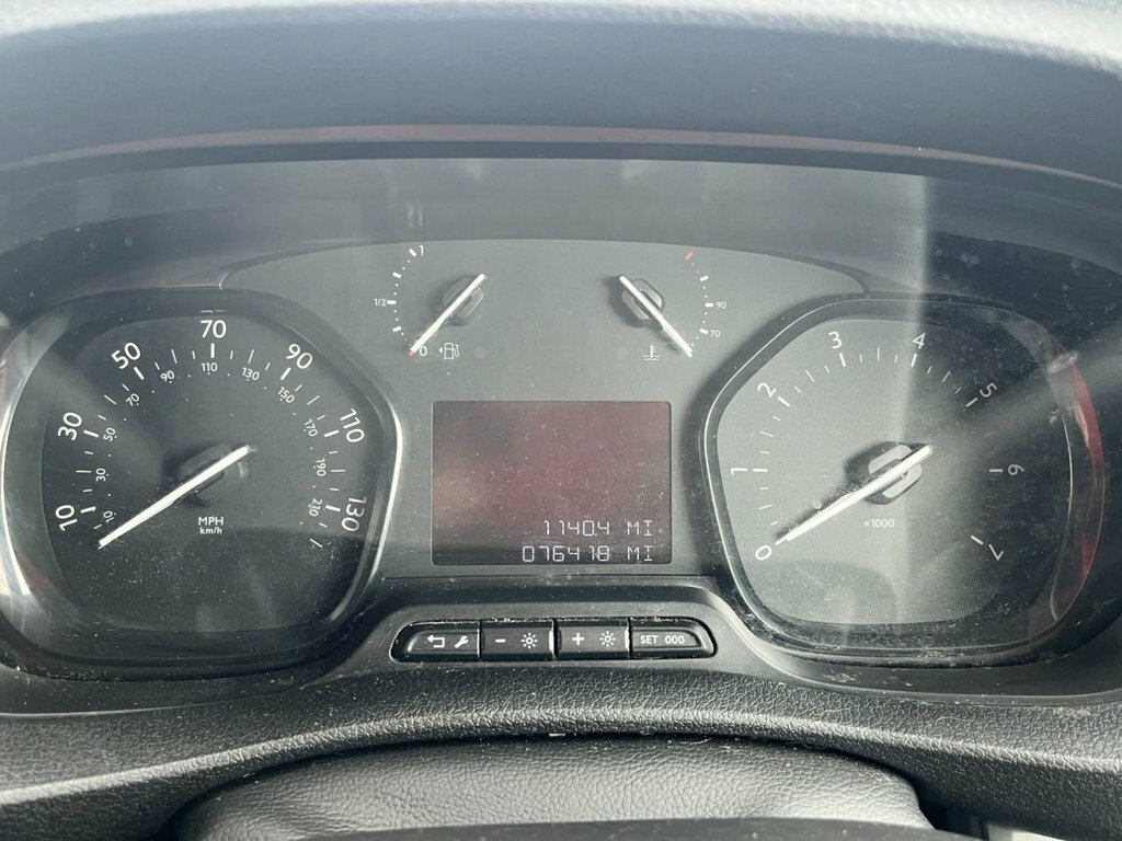 Vauxhall Vivaro 1.5L Sportive DP70GSU White #6