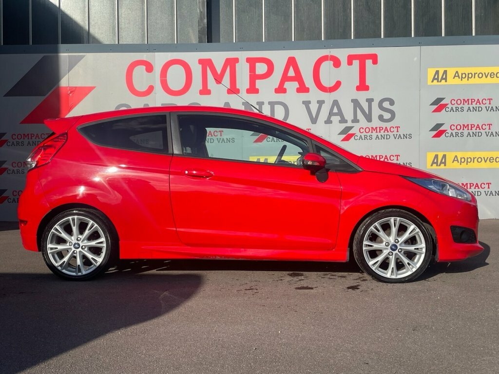 Ford Fiesta Hatchback BD14XGH Red #4