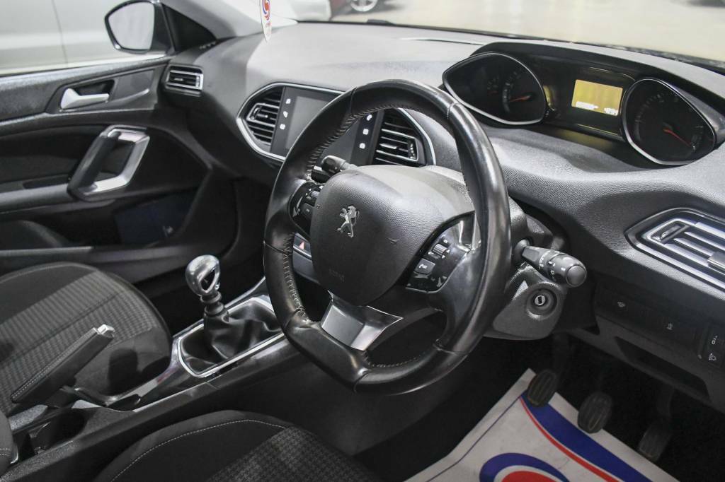 Peugeot 308 1.5 Bluehdi 130Bhp Black #3