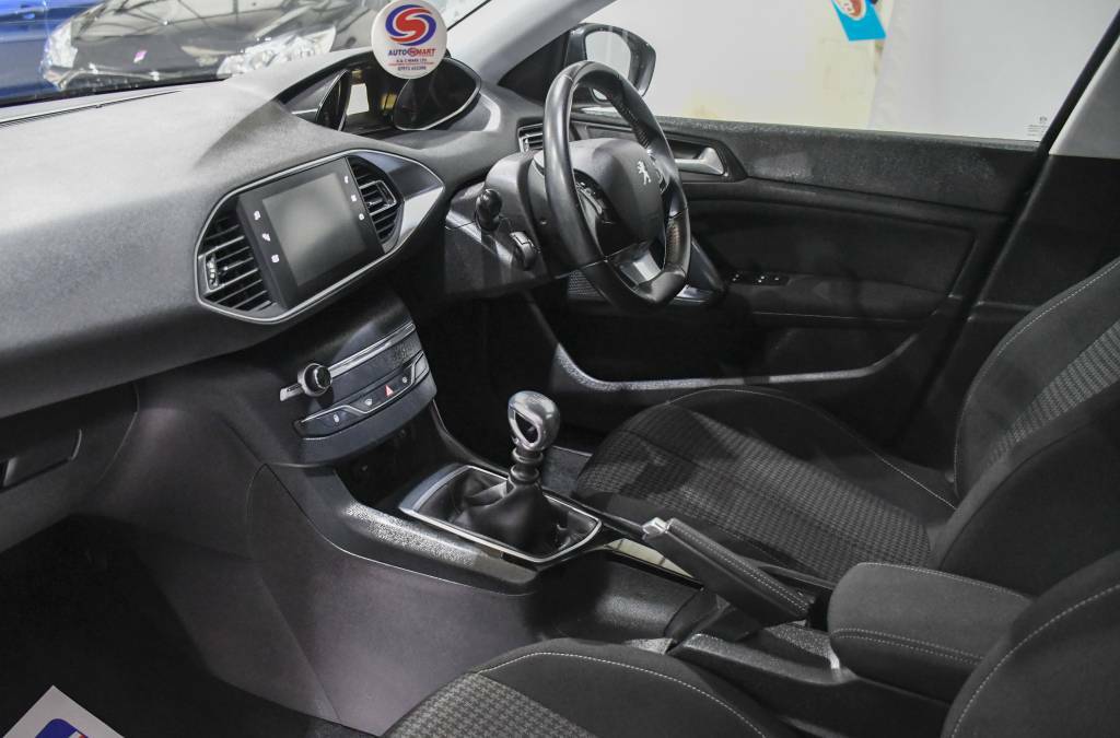 Peugeot 308 1.5 Bluehdi 130Bhp Black #4