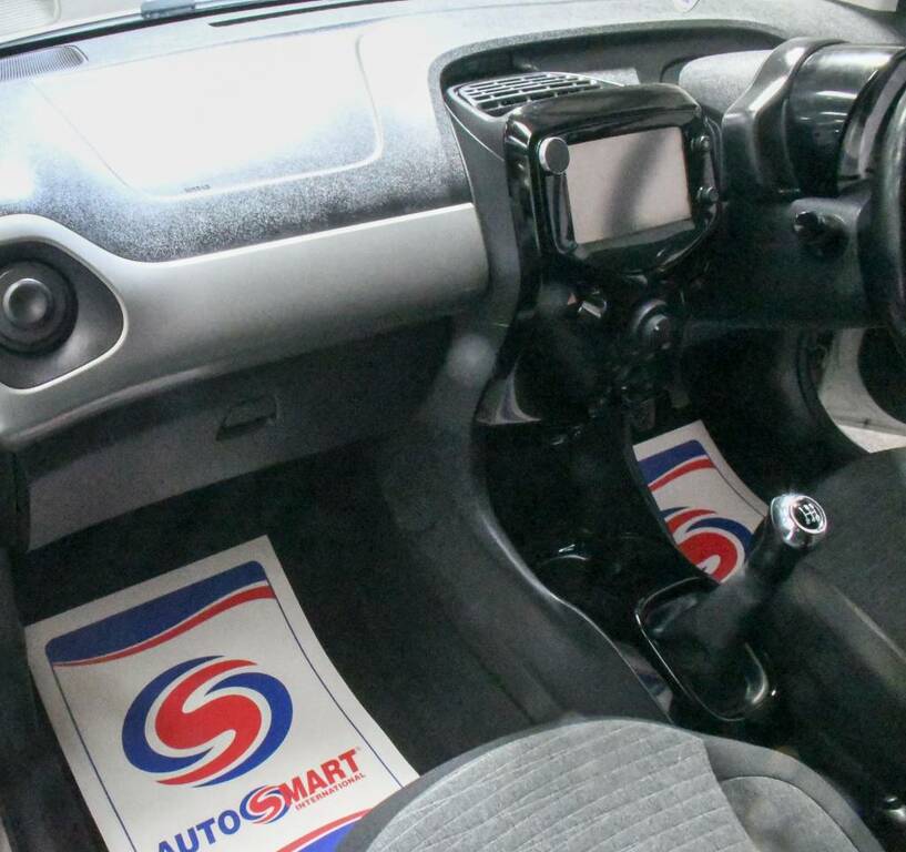 Citroen C1 Hatchback 1.2 Puretech Flair White #4
