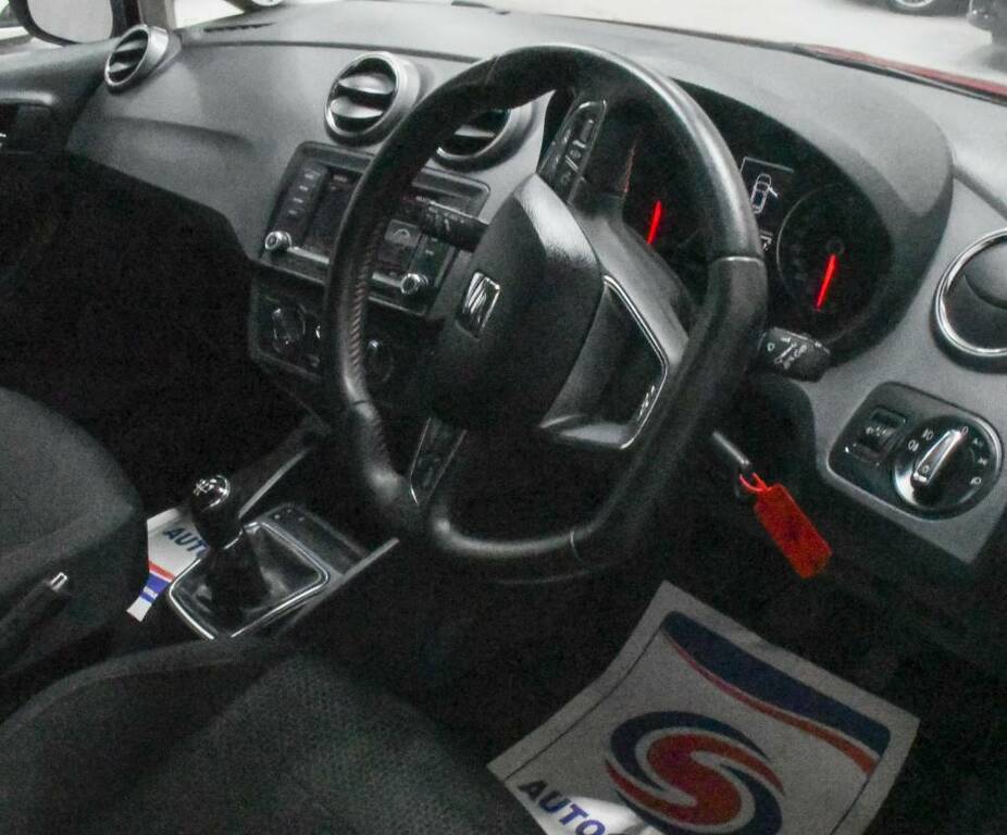 Seat Ibiza Sport Coupe 1.2 Tsi 90 Fr Technology Red #4