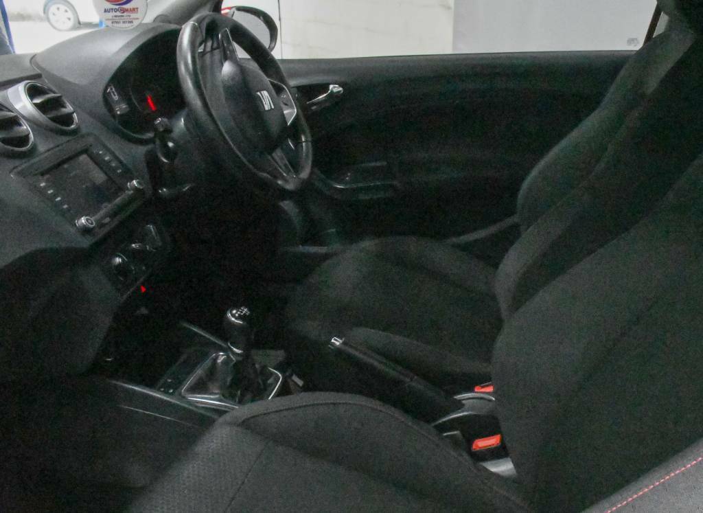 Seat Ibiza Sport Coupe 1.2 Tsi 90 Fr Technology Red #3