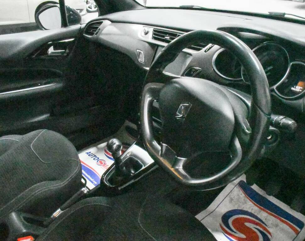DS DS 3 Hatchback 1.6 Bluehdi Chic White #3